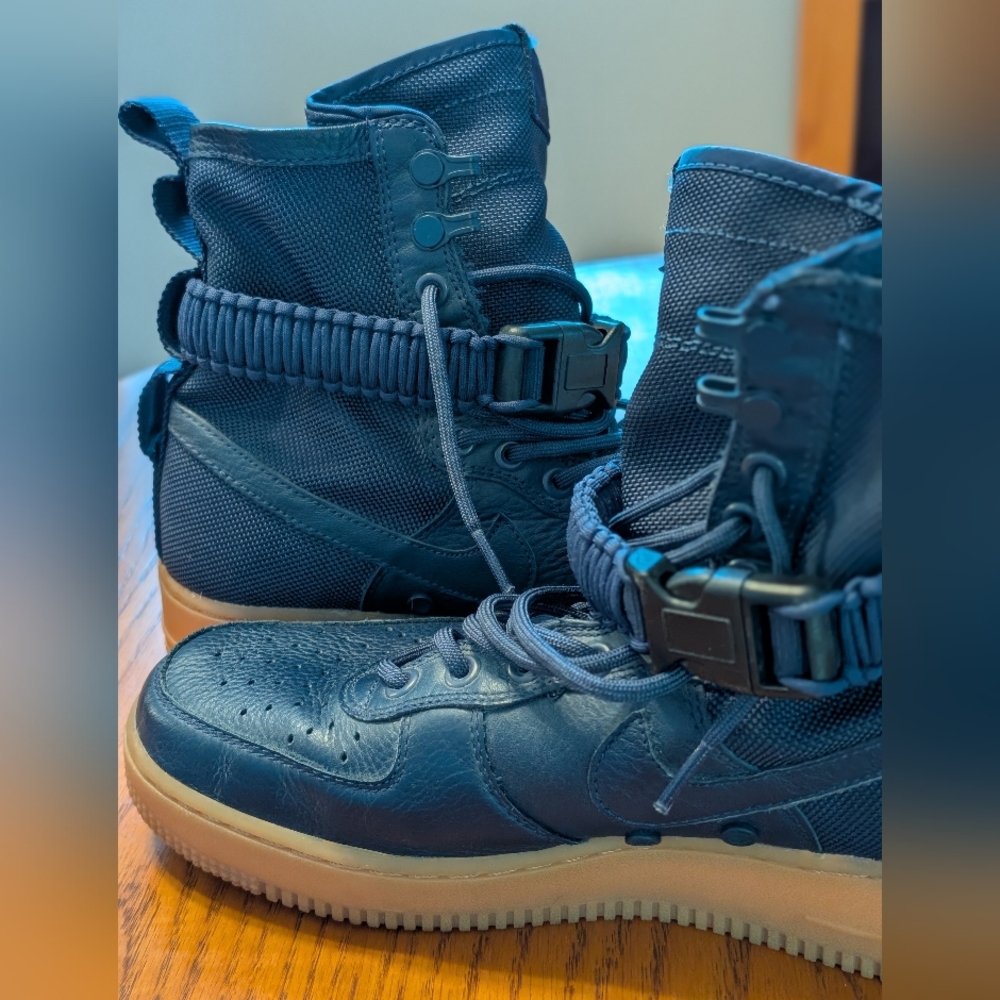 Navy AF 1 High-Top Sneakers with Gum Sole. RARE. Size 8 Mens.